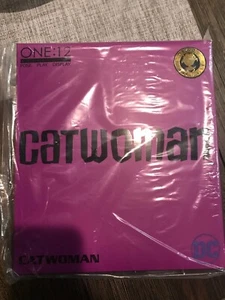 Tuta Mezco CATWOMAN viola variante esclusiva One 12 azione in magazzino pronta ora - Foto 1 di 2