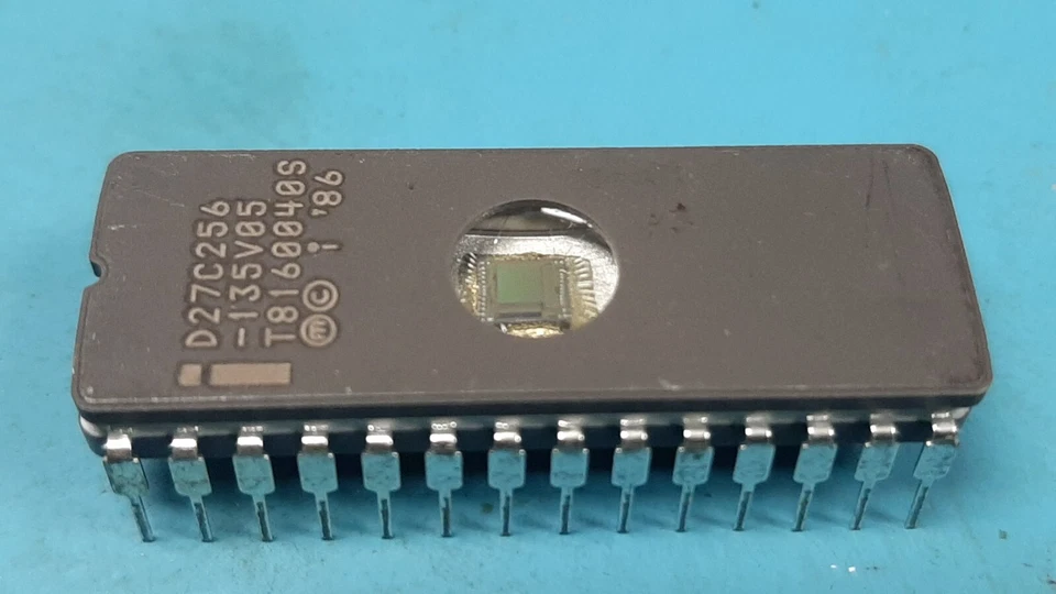 D27C256-135V05 / EPROM / I.C. Foto 1 de 2