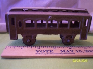 Early 1900's cast iron toy train passenger car - Picture 1 of 5