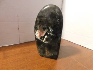 HERMOSA PIEDRA FORMA INDEPENDIENTE LABRADORITA - DE MADAGASCAR - 2 lb 13 oz - Imagen 1 de 11