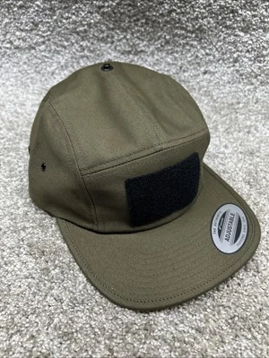 Yupoong Clásico Camper Sombrero 5 Paneles Hebilla Correa Trasera Gancho Lazo Parche Verde Nuevo Foto 1 de 4