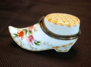 Antigua caja baratija zapato floral pintado a mano Limoges Francia - Imagen 1 de 5