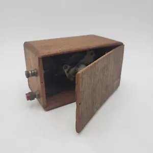 Tecnologia vintage fatta a mano (radio in cristallo?) in scatola per sigari J. Upmann Corona - Foto 1 di 24