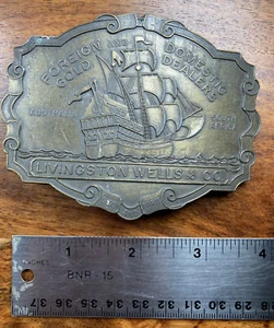 Vintage Gürtelschnalle Piratenschiff Goldhändler Livingston Wells & Co Messing Patina - Bild 1 von 4