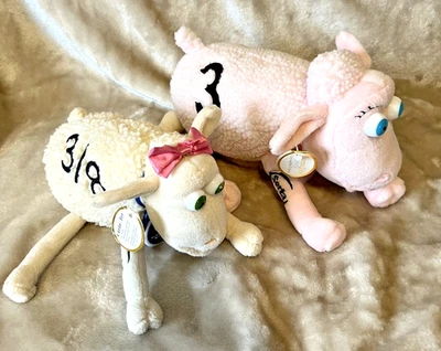 2 Vintage 2000 Serta Matratze Plüsch Schaf Lamm rosa #3 & elfenbein #3/8 Curto Spielzeug - Bild 1 von 4