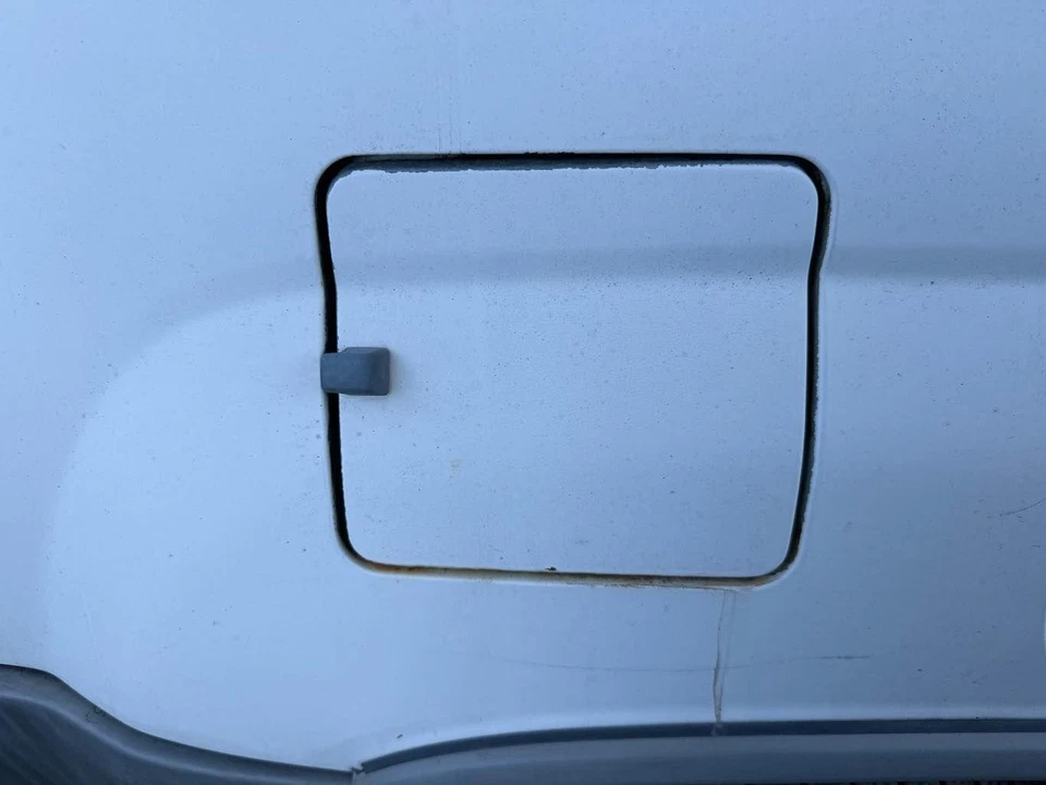 Fuel Tank Filler Gas Door NISSAN XTERRA 00 01 02 03 04 Foto 1 de 1