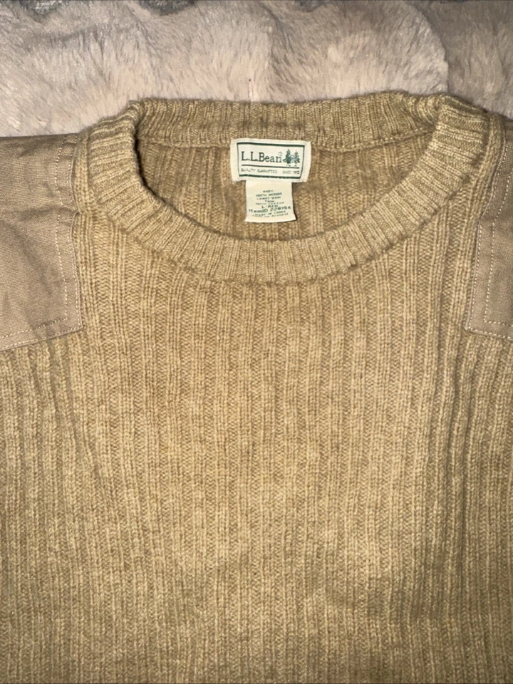 L.L. Bean Vintage Commando Wool Sweater Tan with cotton elbow + shoulder patches - Imagem 1 de 4