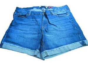 Celebrity Pink Denim Shorts Women's Size 18 Blue 5-Pocket Whisker Cuffed Hem - Picture 1 of 9
