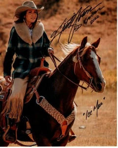 Foto firmada por KRISTI NOEM 8x10 del Gobernador del Sur de Dakota con holograma certificado de autenticidad - Imagen 1 de 2
