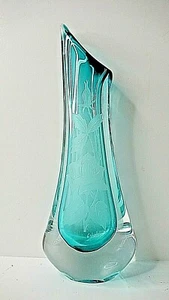 VINTAGE MITTE DES JAHRHUNDERTS MODERNISTISCHE TÜRKIS KUNST GLASVASE BLUMENGEÄTZT & SIGNIERT - Bild 1 von 7