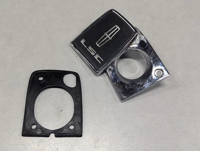 84 - 92 Lincoln Mark VII LSC Trunk Lock Cover / Emblem Used 1990 - Image 1 of 4