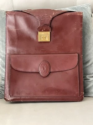Bolso de Mano Must de Cartier de Cuero Burdeos Dorado Bolso de Negocios 2C Logo Repujado Hombres Foto 1 de 4