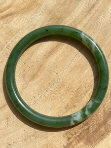 Brazalete delgado de jade hetiano verde natural 57 mm,碧玉细圆条手镯 - Imagen 1 de 6