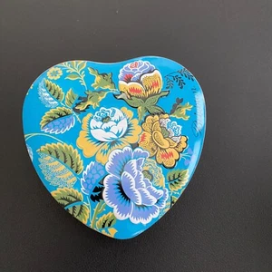 Caja de baratija vacía de metal en forma de corazón floral azul amarillo Brighton - Imagen 1 de 7