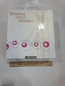 Nuova statuina in vinile Colin Christians Mindstyle "Bunny Sees Boobs" edizione limitata - Foto 1 di 11