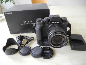 Fujifilm X-T2 mit VBT-XT2 und XF 2,8-4/18-55 ovp 12147 clicks - Bild 1 von 18
