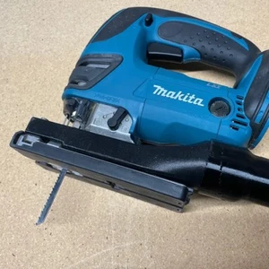 Buse d'extraction de poussière Makita DJV180 pour scie sauteuse 18V - Picture 1 of 3