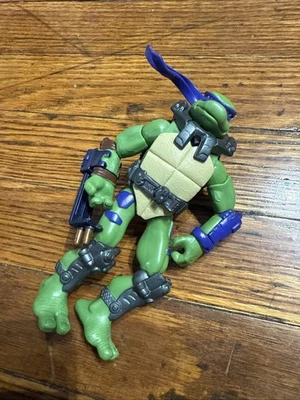 Playmates: 2007 Teenage Mutant Ninja Turtles - Alien Hunter Leonardo Figura Foto 1 de 4