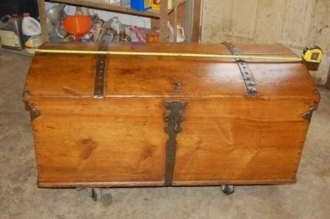 1860 ANTIQUE PINE TRUNK 45 1/2" LONG 22" WIDE & 19" HIGH MINNESOTA Cover