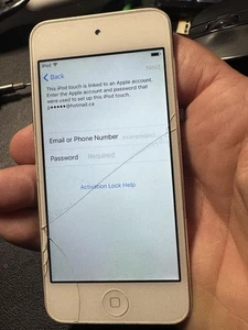 Apple iPod Touch 5th Generation SILVER 32GB BROKEN - Picture 1 of 5