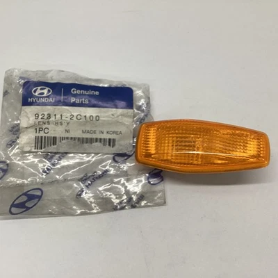 Hyundai Coupe 2002- Left Wing Orange Side Indicator Repeater Genuine 923112C100 - Image 1 of 4