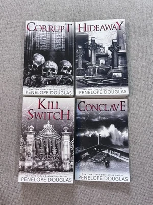 Penelope Douglas Devil's Night Series Out of Print Paperback Bundle OOP  Corrupt Foto 1 de 4