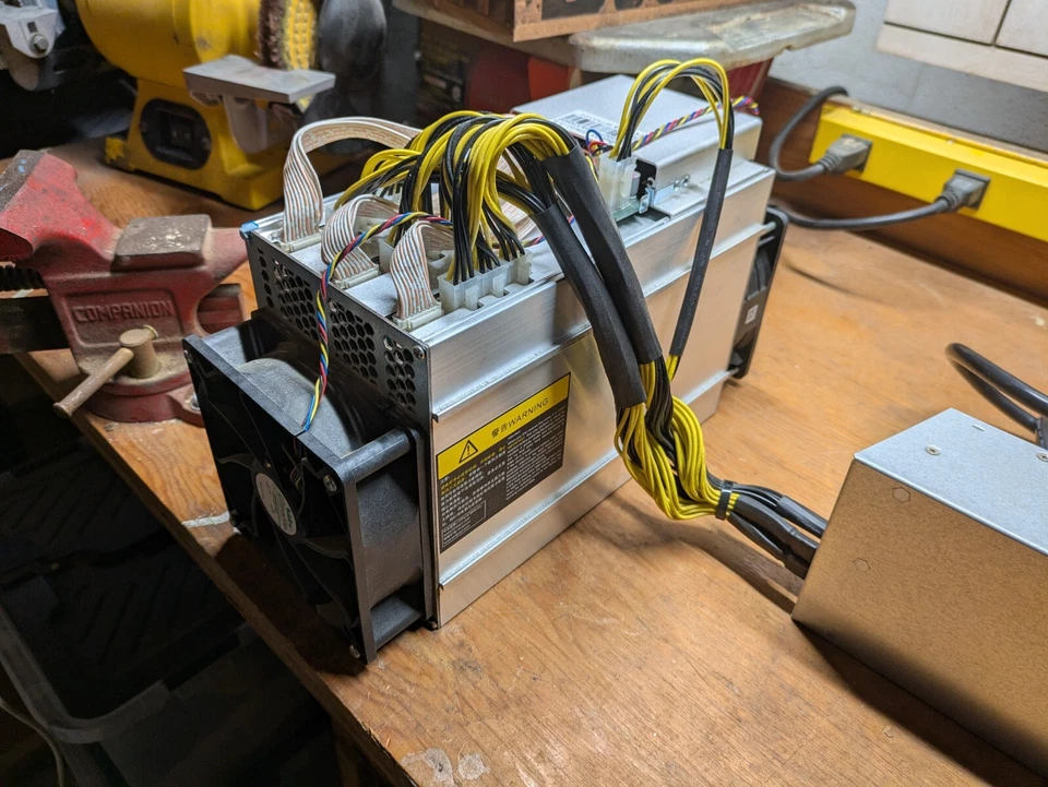 Bitmain Antminer D3 19.3G - Image 1 of 4