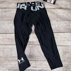 Under Armour Boys Youth XS (6/7) Crop Leggings Black NEW - Picture 1 of 1