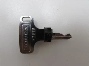 Genuine Original OEM Honda Motorcycle Cut Key Recessed Plug T7970 CB750 K0 CB450 - Picture 1 of 2