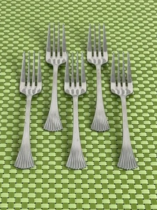 The Cellar CLF17 Stainless 5 Dinner Forks Glossy Fan Ribbed Flatware - 7 5/8" - Picture 1 of 8