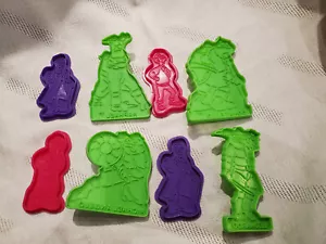 Mixed lot Wilton Cookie Cutters Teenage Mutant Ninja Turtles + Dinosaur's Story - Picture 1 of 5