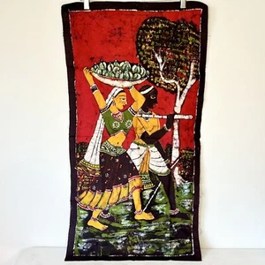 Statuina vintage indiana batik donna che porta frutta 18,5”x35” arazzo decorazione parete - Foto 1 di 6