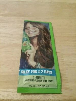 GARNIER FRUCTIS 1 Minute Moisture Replenish Treatment Sample Size - Image 1 of 2