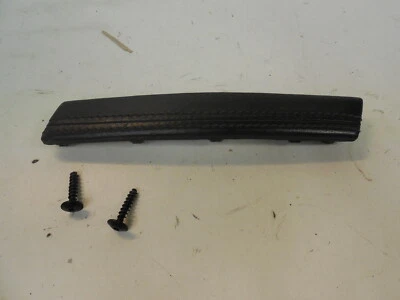 04-10 Volkswagen Touareg painel traseiro direito da porta do passageiro tampa guarnição de puxar  - Imagem 1 de 4