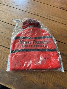 Gorro tejido bourbon Four Roses rojo y negro invierno nuevo en paquete de bolsa - Imagen 1 de 6