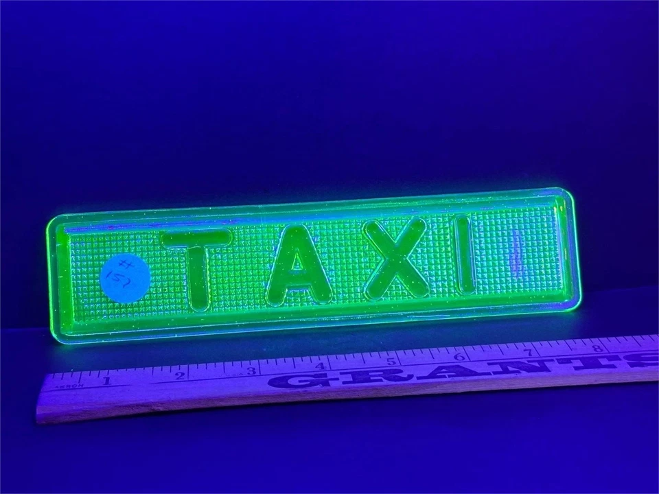 Placa de táxi de vidro de urânio UV brilha - Imagem 1 de 2
