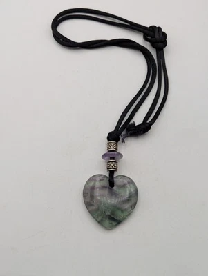 萤石心形紫色和绿色有线项链  — 第 1/3 张图片