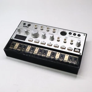 KORG Volca Bass Analog Bass Machine 3 VCO 16-Step Sequencer mit Kabel - Bild 1 von 3