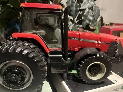 1/16 Case IH Magnum MX240 Tractor With Duals & Front Assist, Collector Edition - Image 1 of 4