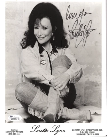 LORETTA LYNN HAND SIGNED 8x10 PHOTO     BEST POSE    COUNTRY MUSIC LEGEND    JSA Cover