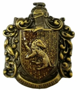 Impresionante Latón Harry Potter Escuela Hogwarts HUFFLEPUFF Solapa Pin Casa Insignia B49 - Imagen 1 de 2