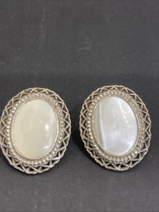 Silver tone With Pearl Face Pair Of Earrings Estate Find - Picture 1 of 3