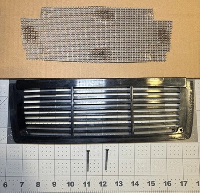 1970 MERCEDES BENZ 280 SE UPPER DASH SPEAKER GRILLE & MESH W108, W109 1965-1973 - Image 1 of 4