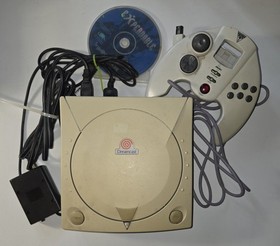 Sega Dreamcast Console HKT-3020 1 Game, Controller, Hookups Powers On Spins Disc