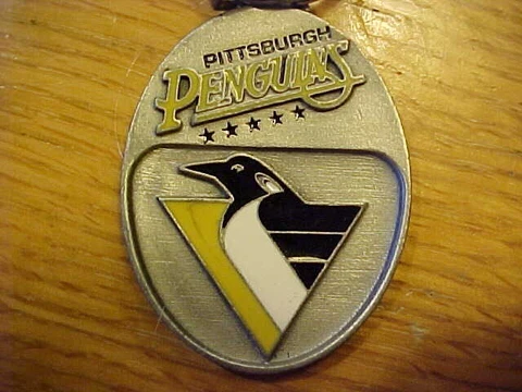 VINTAGE PITTSBURG PENGUINS SISKIYOU PEWTER KEYCHAINS NHL LATE 1990'S Cover