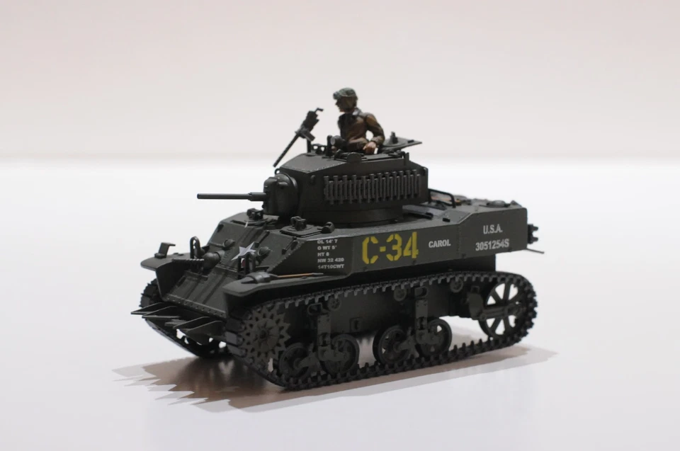 UNIMAX FORCES OF VALOR US M5 STUART TANK SCALE 1:32 PLASTIC MODEL WITH ACTION FI - Image 1 of 4