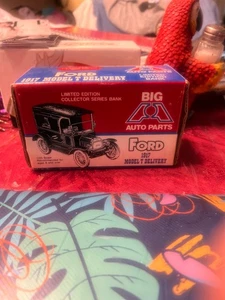Ertl Ford 1917 Model T Delivery Bank Limited Edition #9772UA Big A Autoteile  - Bild 1 von 1