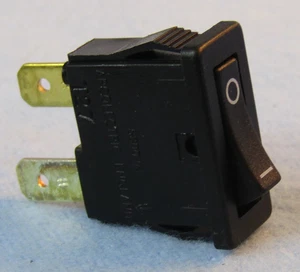 Philmore 30-884 SPST OFF-ON, Tiny Snap-In Rocker Switch 15A@125-250V AC - Picture 1 of 1