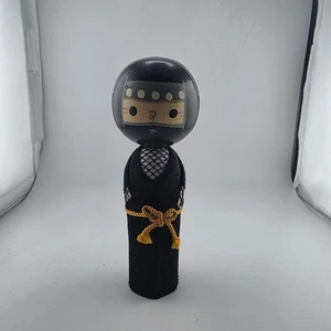 Muñeca Kokeshi japonesa vintage de madera Ninja Samurai estatuilla decoración coleccionable - Imagen 1 de 9