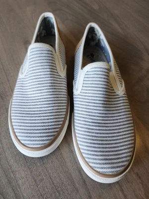 Zapatillas náuticas sin cordones de lona a rayas azules y blancas Margaritaville - 7,5 Foto 1 de 4